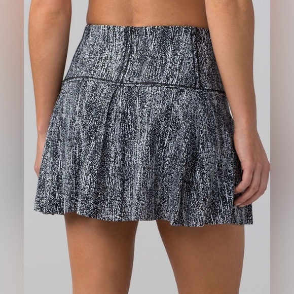 Lululemon Lost In Pace Skirt (Tall) (15") in Air Time White Black - Picture 2 of 8